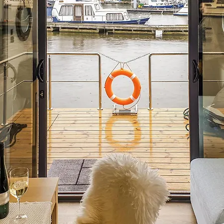 Gorgeous Ship In With View *